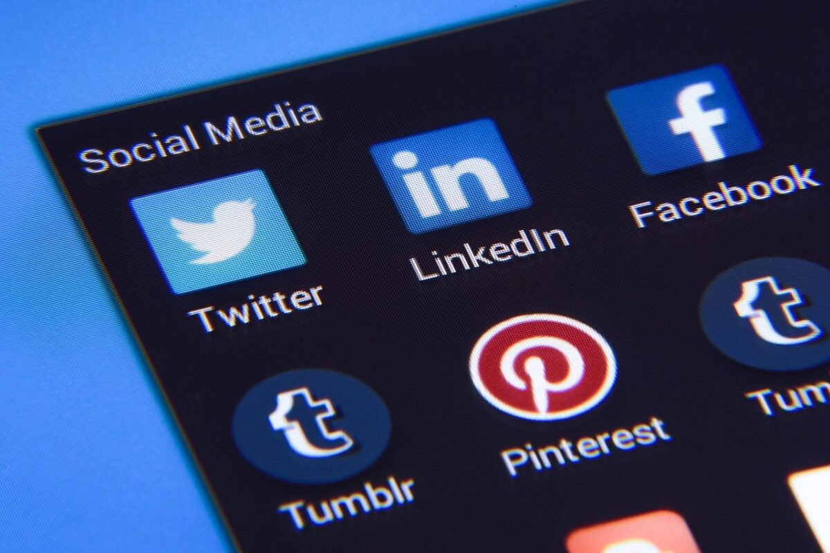 Social Media Marketing using AI and Prompt Engineering